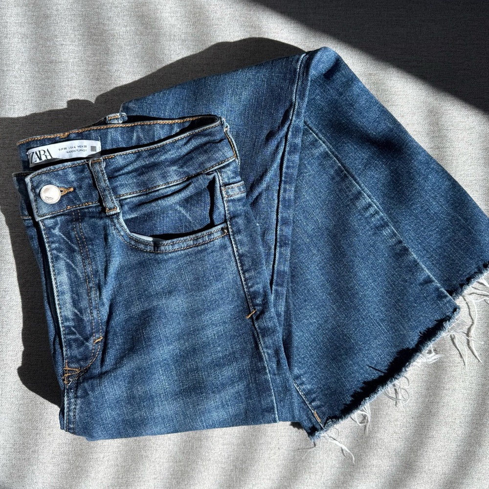 Zara Jeans Medium High Rise Raw Hem Straight Leg Women's Size 4